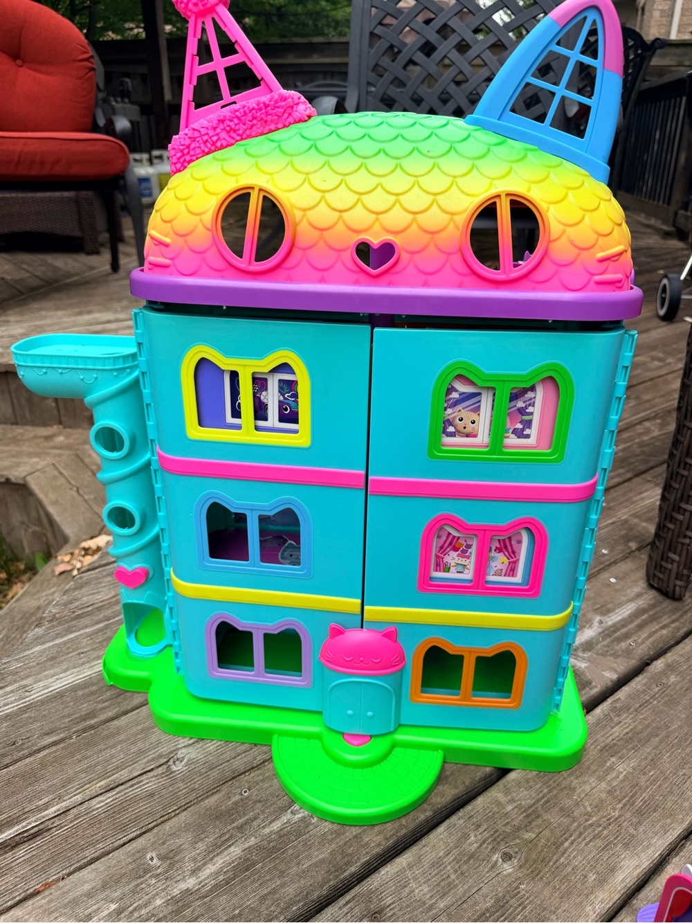 DREAMWORKS GABBY'S Celebration Play Dollhouse Colourful 25 Inches Tall CAT-TASTI